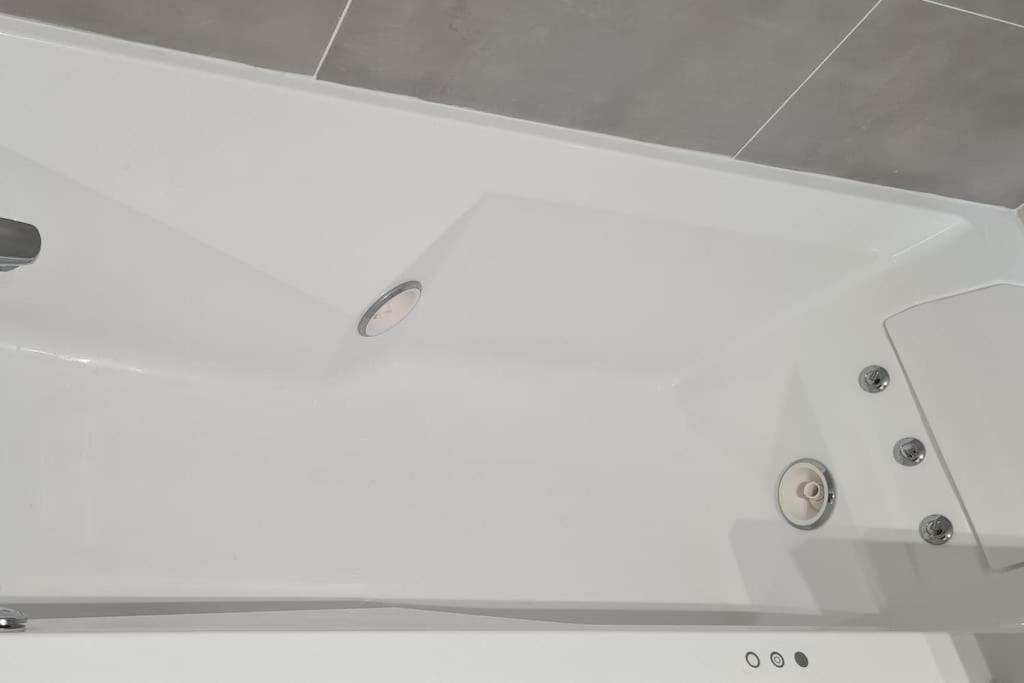 مانت لا جولي Charmant Logement Avec Jacuzzi المظهر الخارجي الصورة