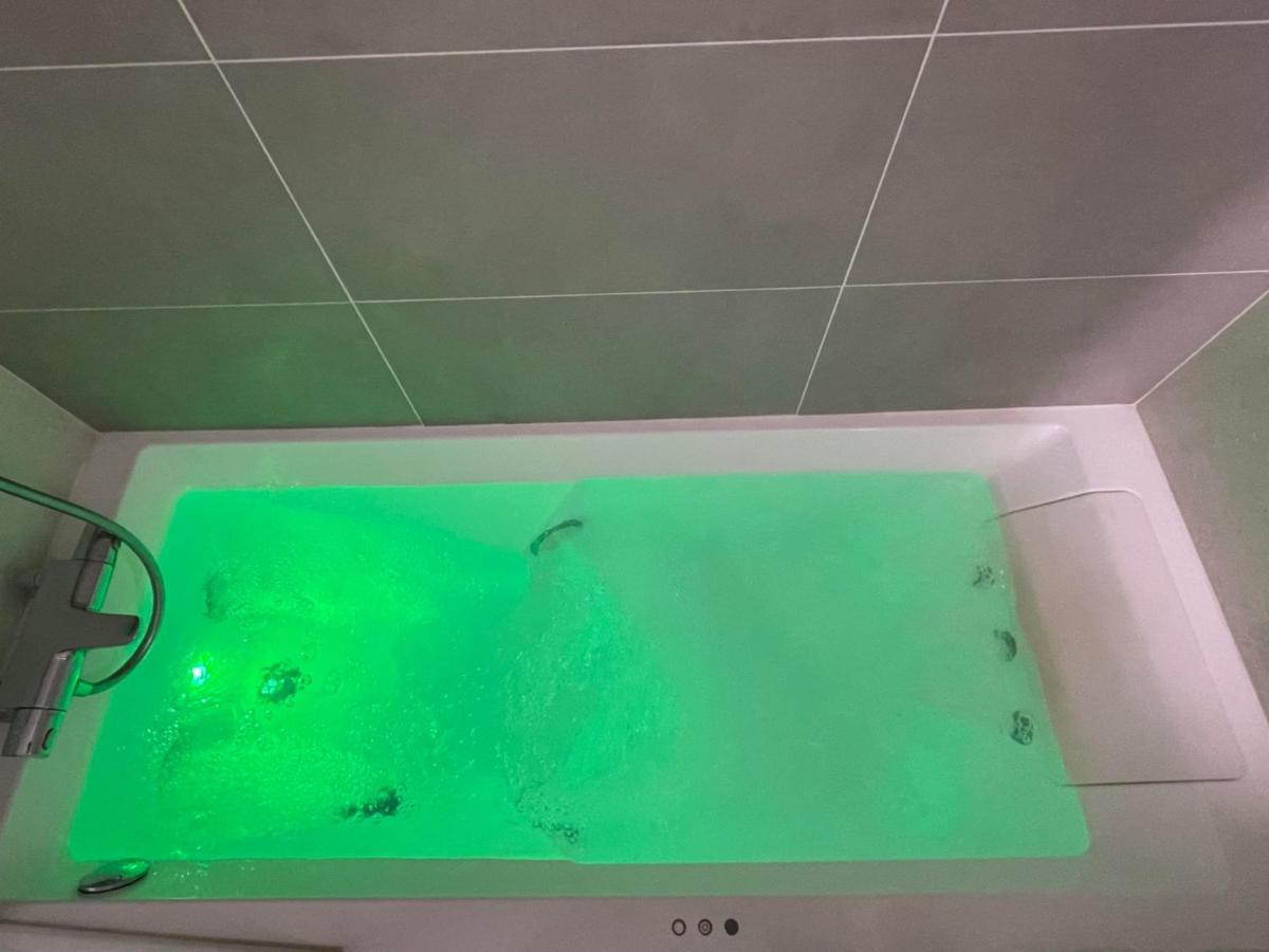مانت لا جولي Charmant Logement Avec Jacuzzi المظهر الخارجي الصورة